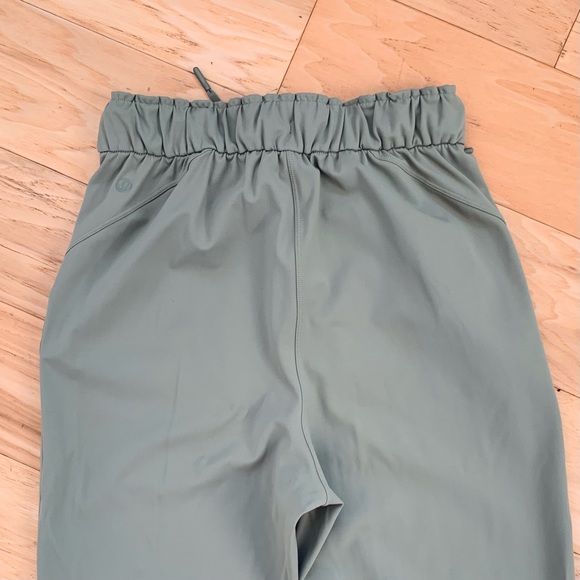 Lululemon Keep Moving Pant High Rise Tapered Jogger Green Drawstring Size 4 - Picture 5 of 8